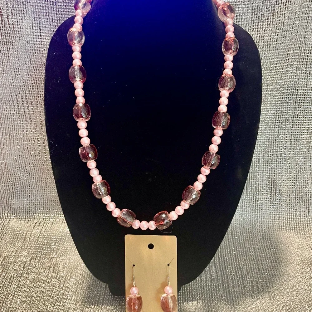 Necklace & Pierced Earring Set with Pink and Red Beads. - Picture 8 of 9